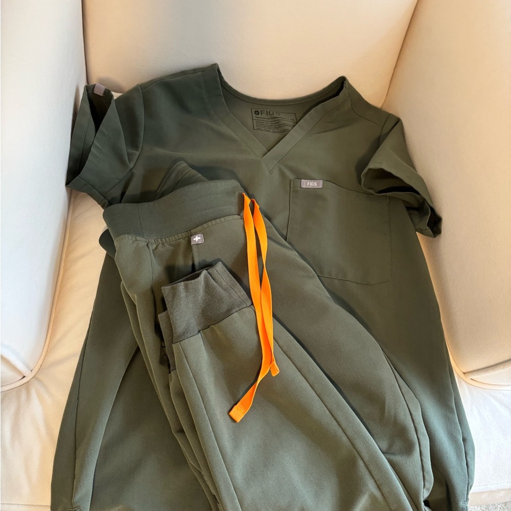 Moss Green Figs Scrub Set-LIKE NEW